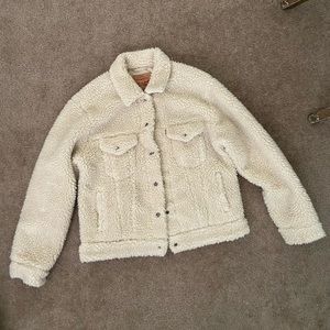 Levi’s Sherpa Jacket in Cream